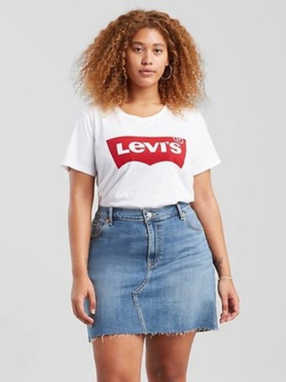 Levi's Trendy Plus Size Perfect Logo T-Shirt Women's 1X White Crew Neck Pullover